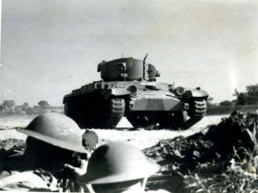 Valentine Tank versus Vickers Machine Gun