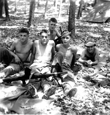 Group of unidentified soldiers with a Bren Gun