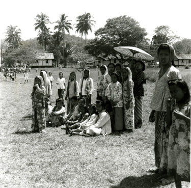 A group of Malayan women and children in Kroh