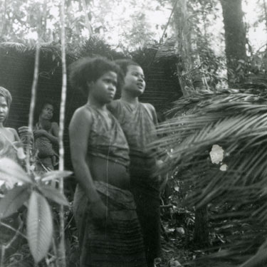 Group of Aborigine women