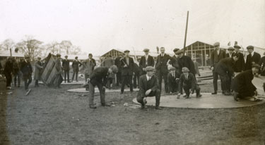 Group of men from the Pals Battalions erecting tents in Heaton Park