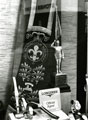 View: MR02108 9th Battalion Colour Belt and silver statue on display in a local jeweller's shop